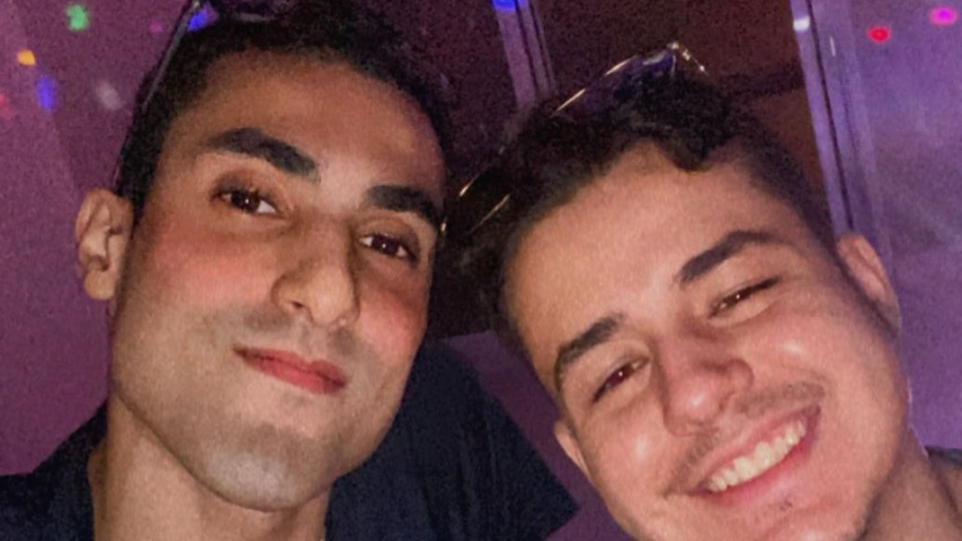 Douglas Souza e o namorado são vítimas de homofobia em aeroporto europeu: “Um dos piores dias da minha vida”