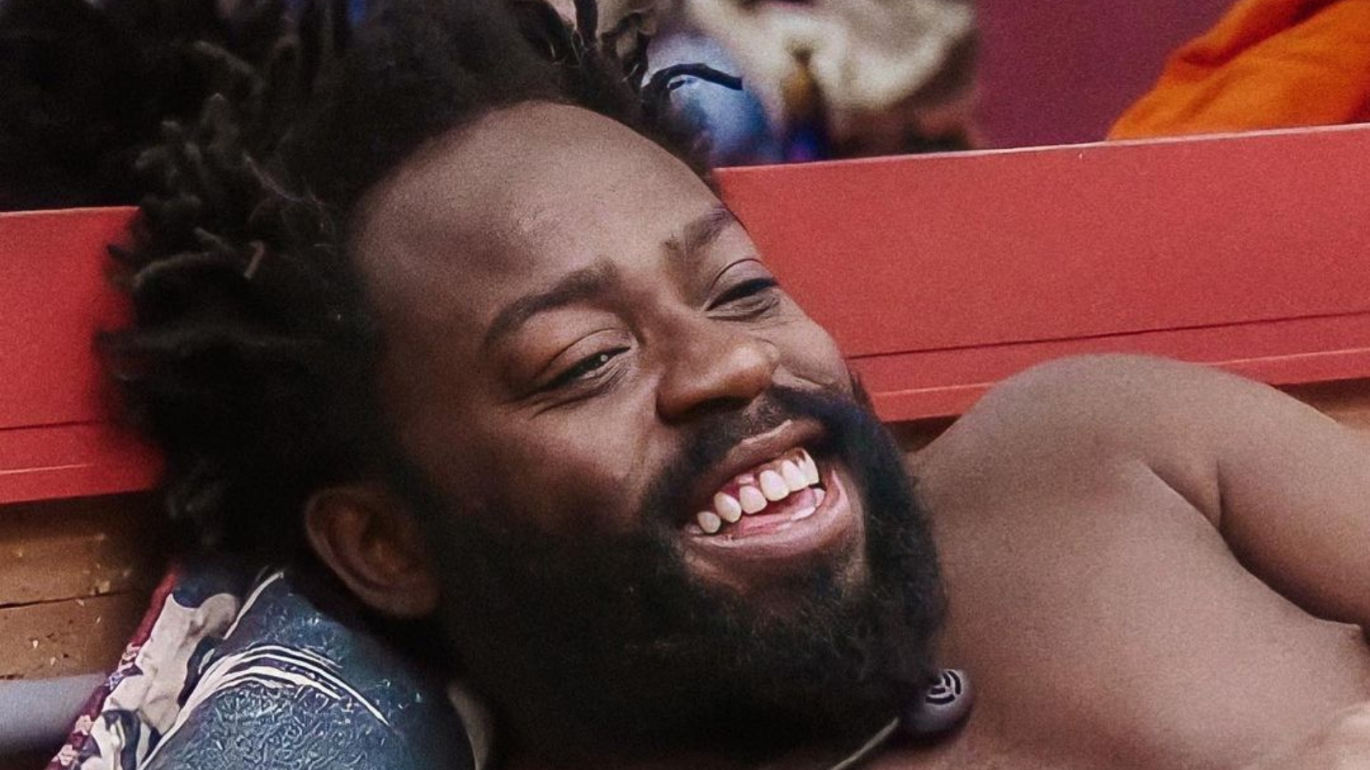 BBB22: Douglas Silva se irrita após levar punição e rebate a produção do reality