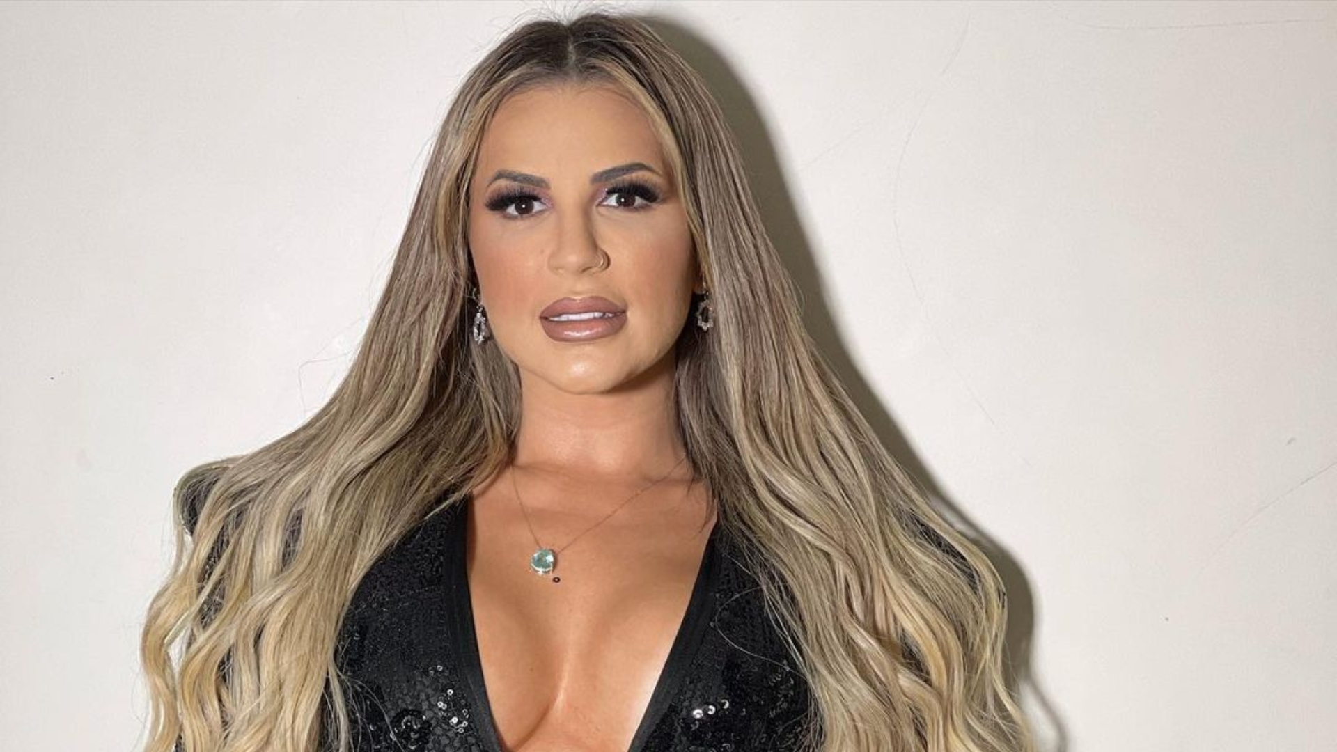 Deolane Bezerra faz revelação sobre vida amorosa após morte de MC Kevin
