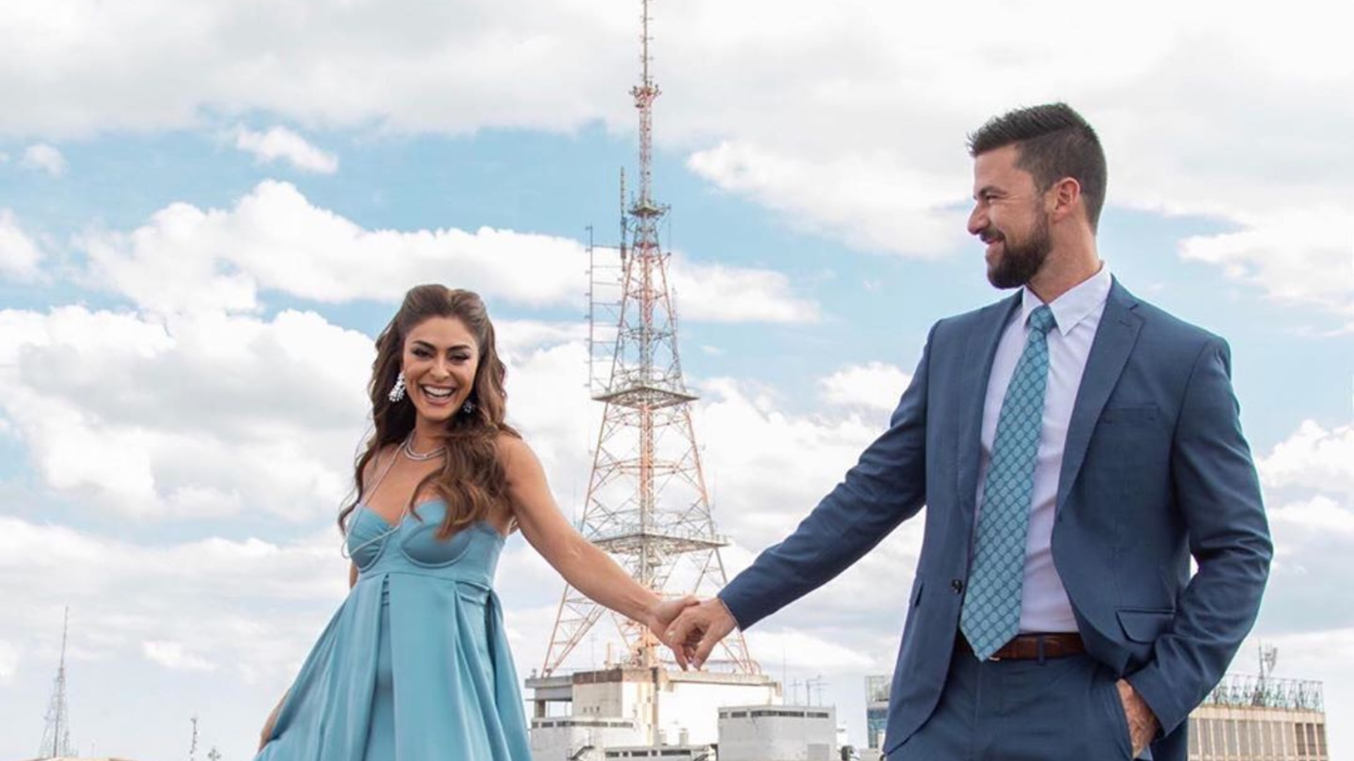 Esposo de Juliana Paes compartilha clique familiar e deseja: “Feliz Natal”