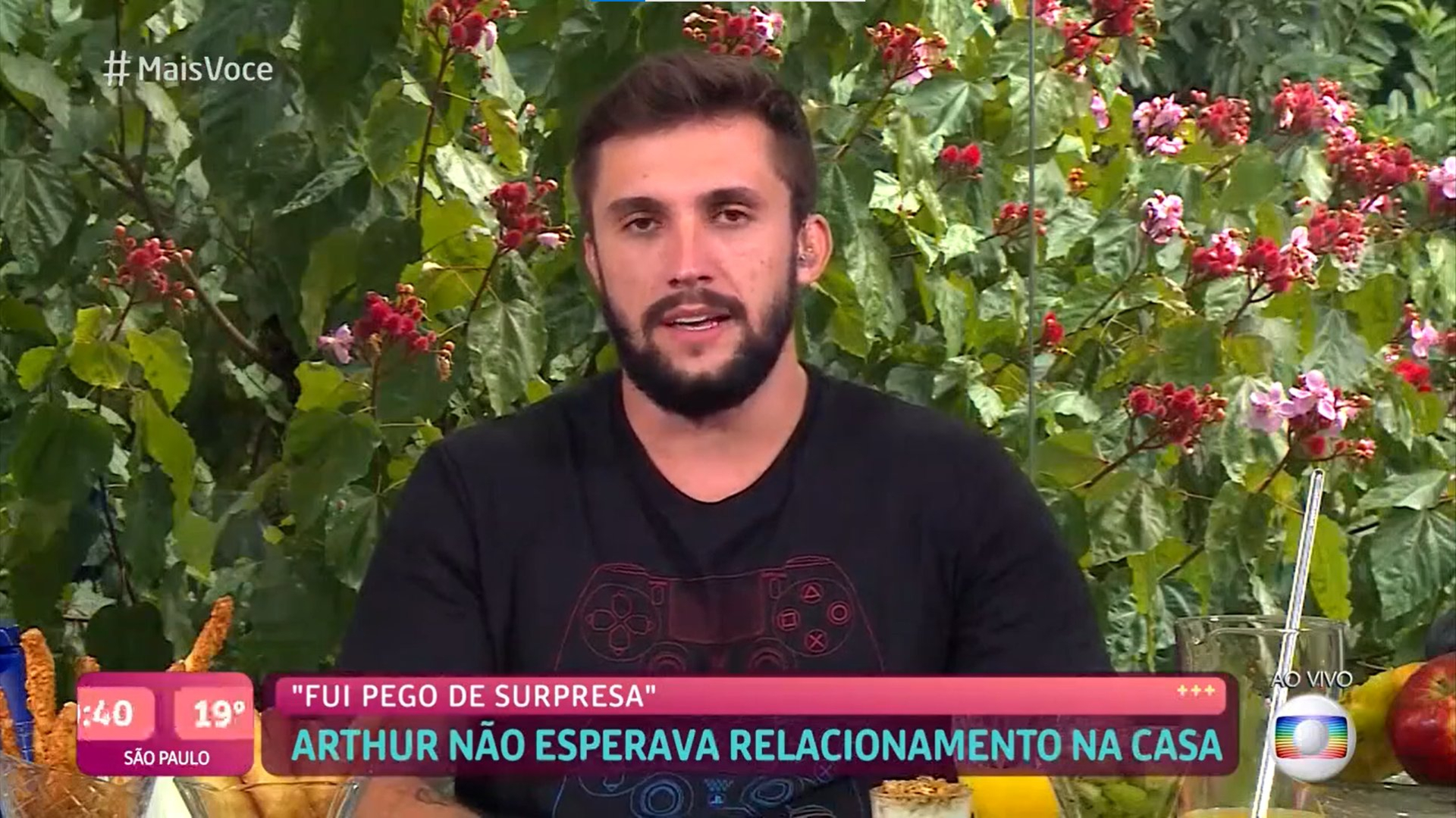 Ao vivo no ‘Mais Você’, Arthur comenta sobre relacionamento com Carla Diaz: “Foi muito especial”