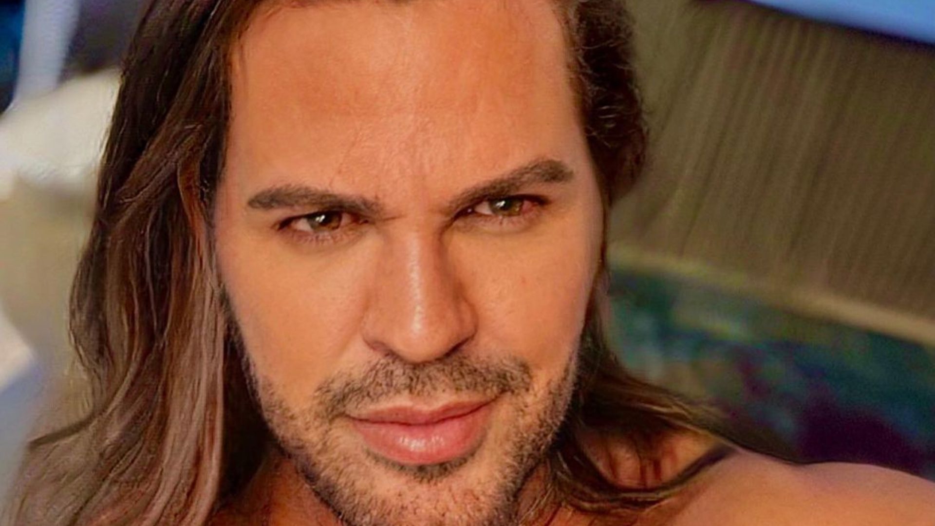Eduardo Costa se define como “semi-gay”