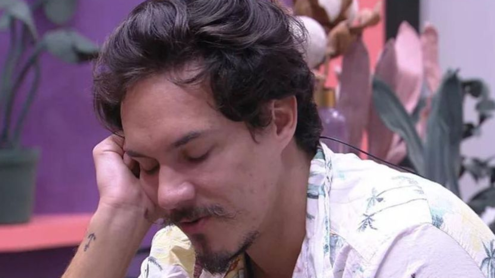 BBB22: Eliezer confessa arrependimento no programa: “Pena”