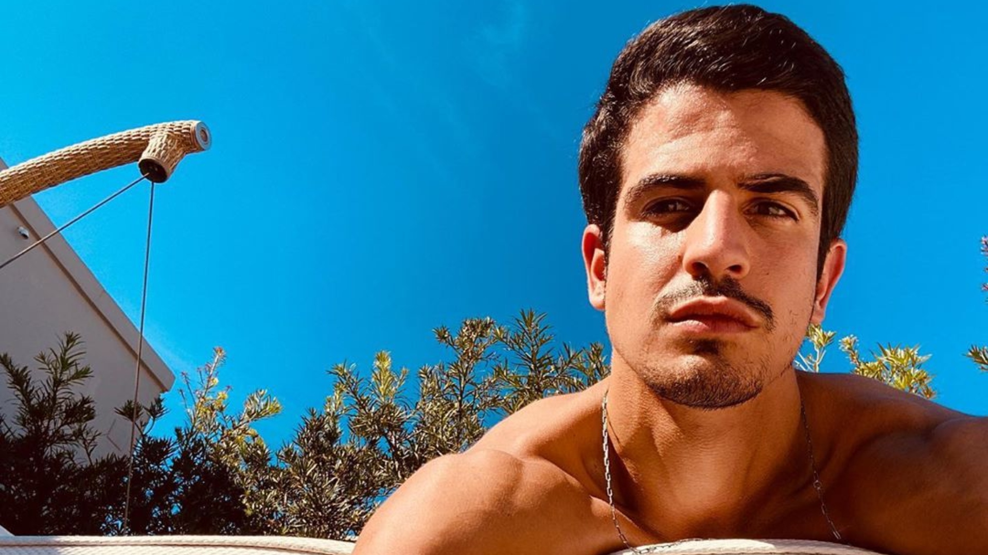 UM VERDADEIRO GALÃ! Enzo Celulari encanta ao interpretar música do Legião Urbana e arranca suspiros de Claudia Raia
