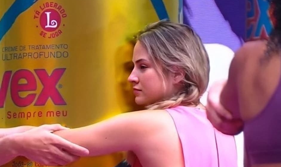 Durante a Prova do Líder, Gabi Martins revela que está usando absorvente interno para segurar o xixi e toma bronca