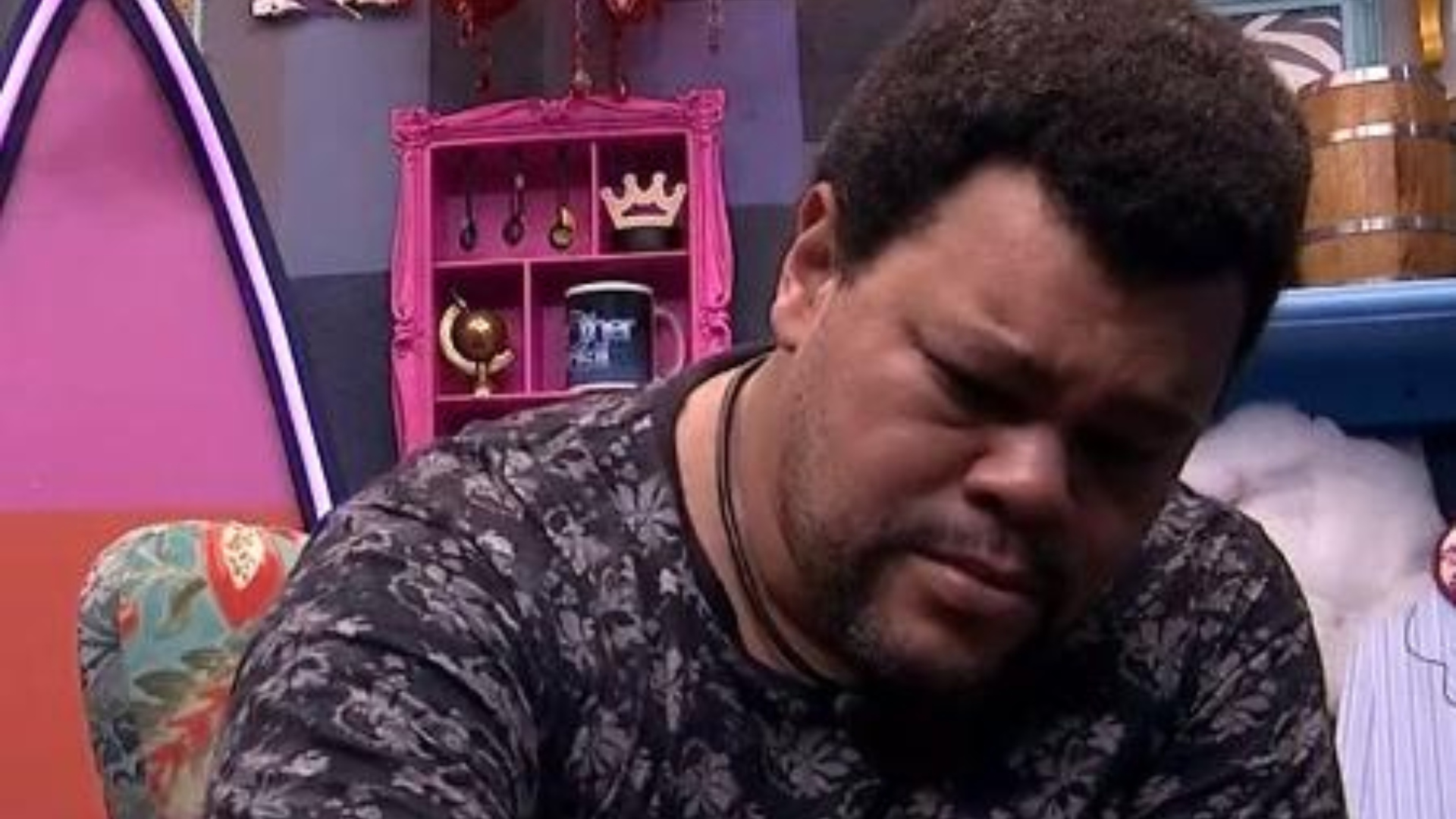 BBB20: Aos prantos, Babu Santana dedica carta para Felipe Prior e causa comoção na web: “Desculpa qualquer coisa”