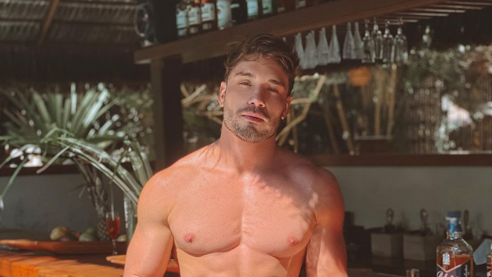 Com beijos e muito carinho, Lucas Viana celebra aniversário de parceira: “Te amo muito”
