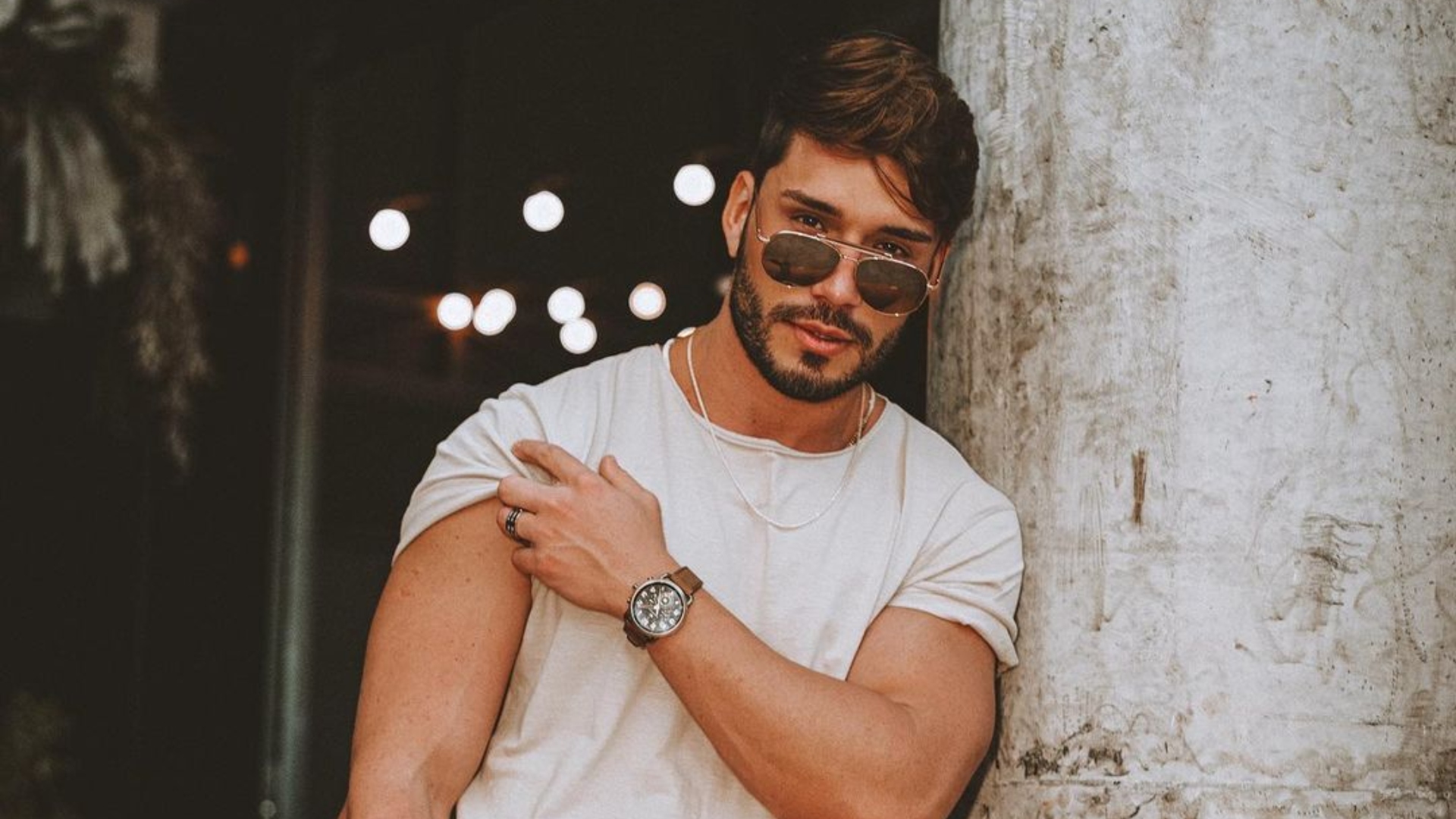 Lucas Viana exibe corpo sarado em rotina de treinos na academia