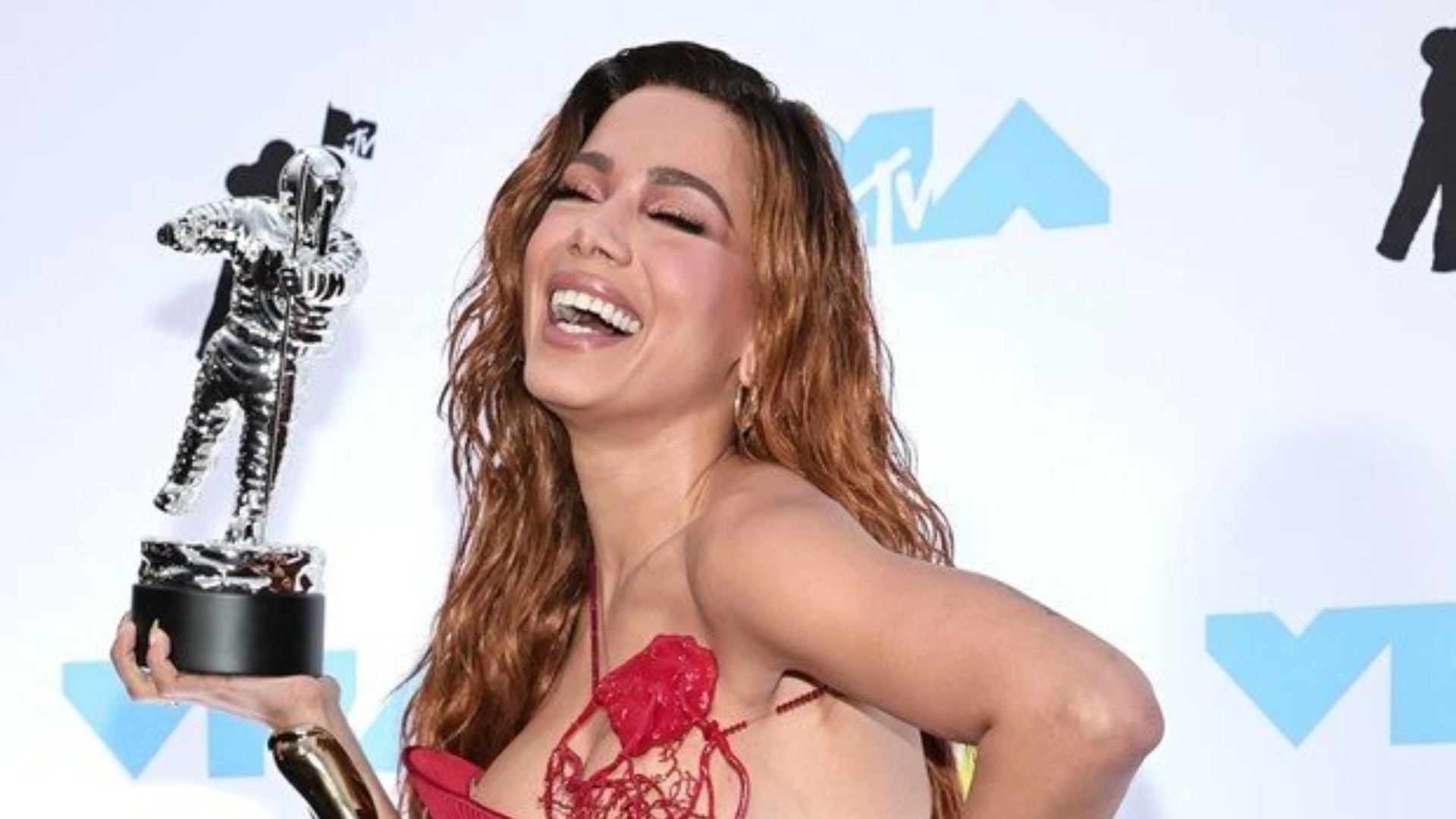 Anitta faz história no VMA 2022 e vence categoria na premiação