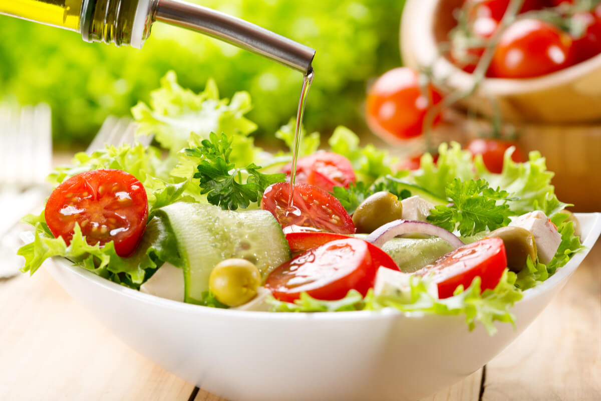 3 saladas refrescantes e leves para o verão