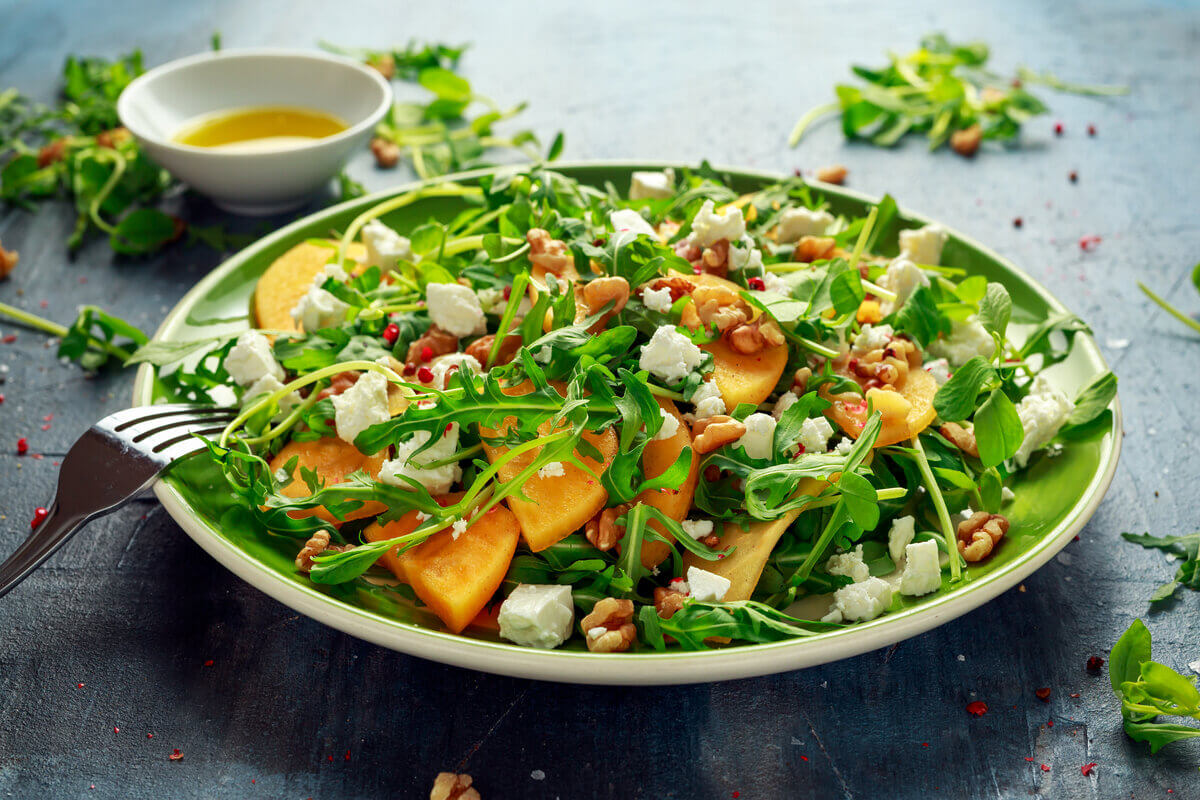 4 saladas nutritivas para ajudar a saciar a fome