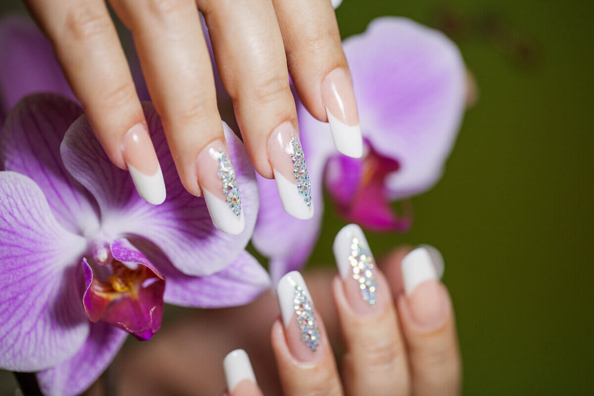 5 mitos e verdades sobre cuidados com unhas em gel e fibra no verão