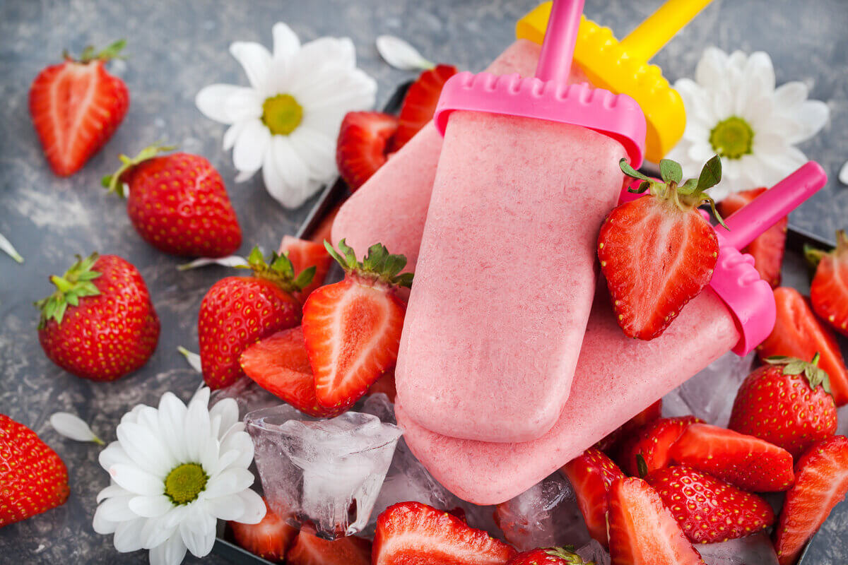 5 picolés de frutas para curtir o verão de maneira saudável