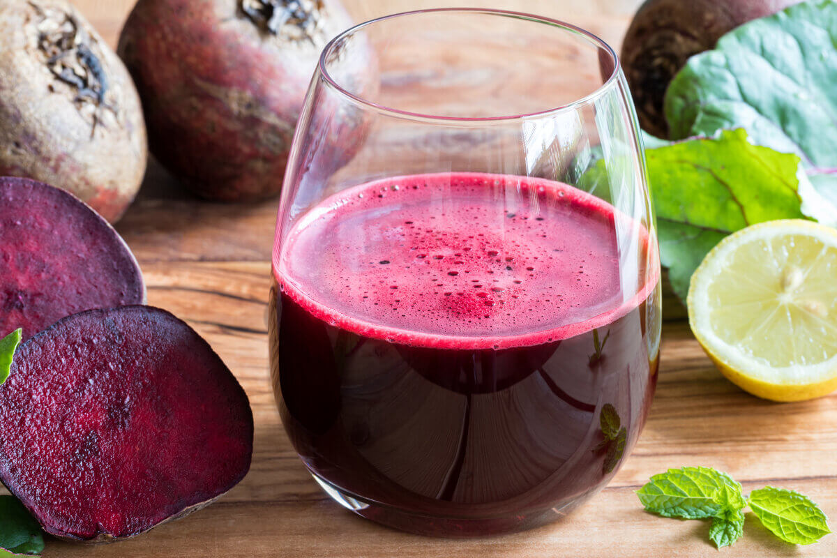7 sucos detox e refrescantes para começar a semana