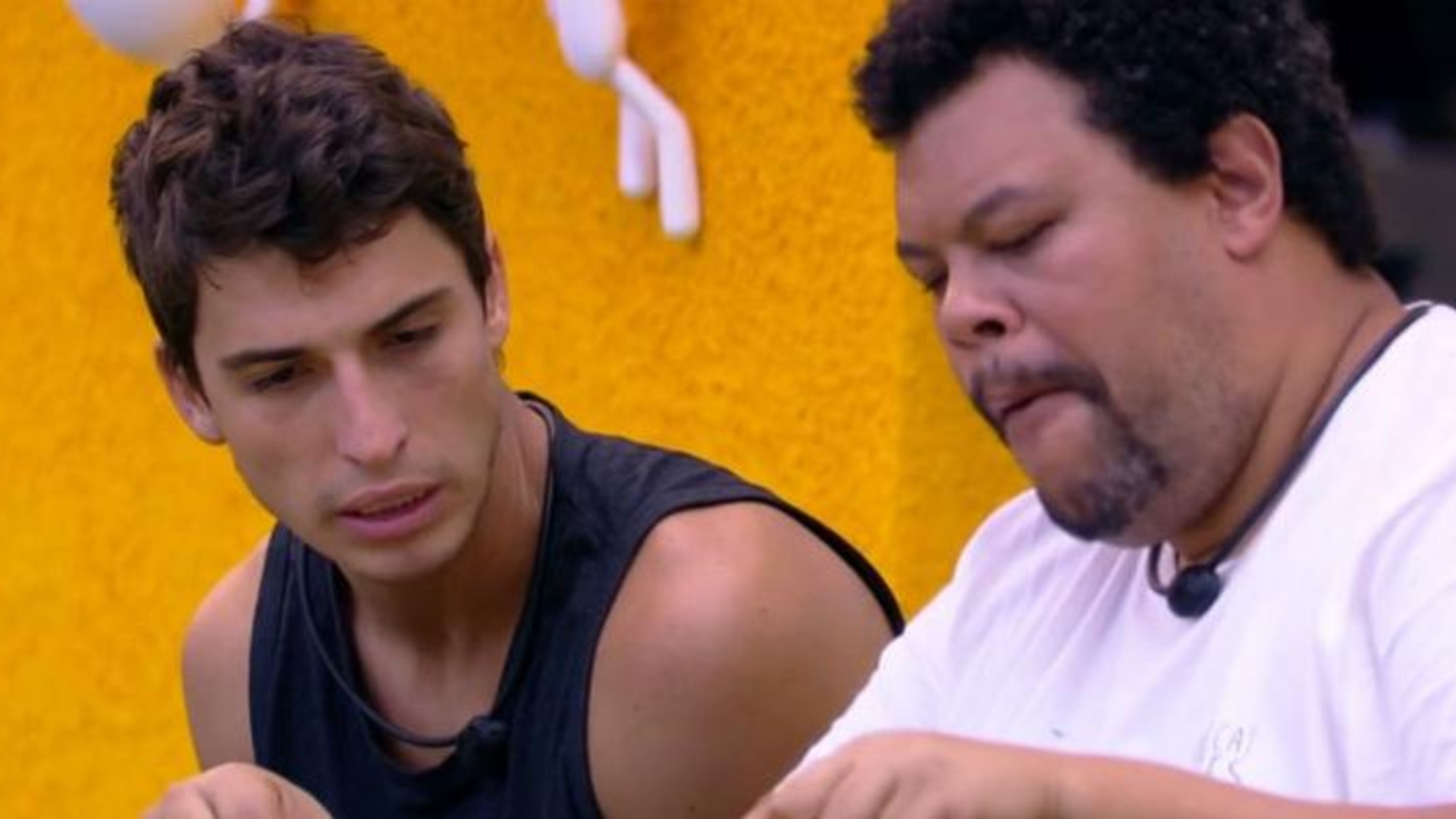 BBB20: Após saída do Quarto Branco, Prior confessa para Babu que incentivou Manu a apertar botão