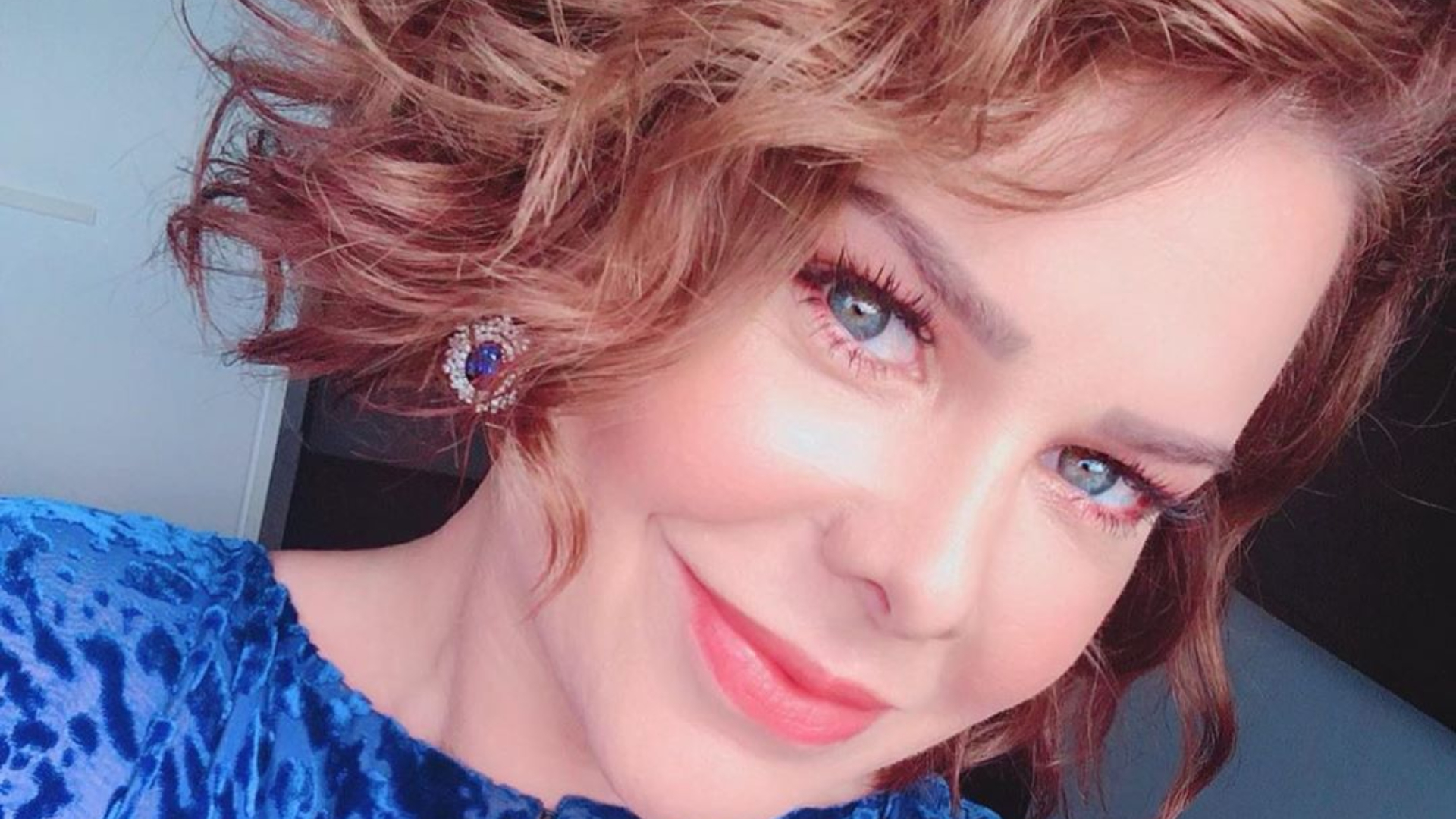 Solteira, Fernanda Souza exibe o corpão em foto de biquíni no mesmo local que esteve com Thiaguinho há alguns anos
