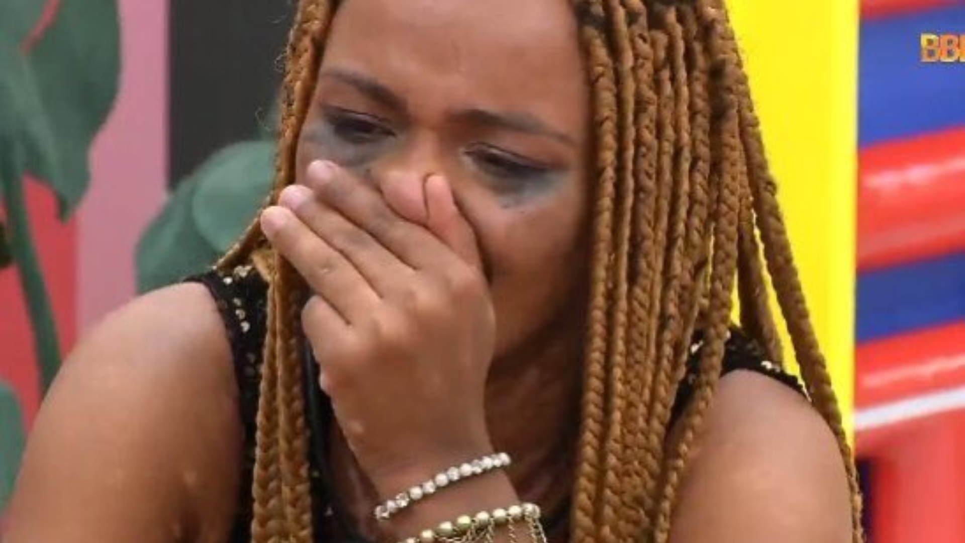 BBB22: Natália ameaça desistir do programa após beijo de Lucas e Eslovênia