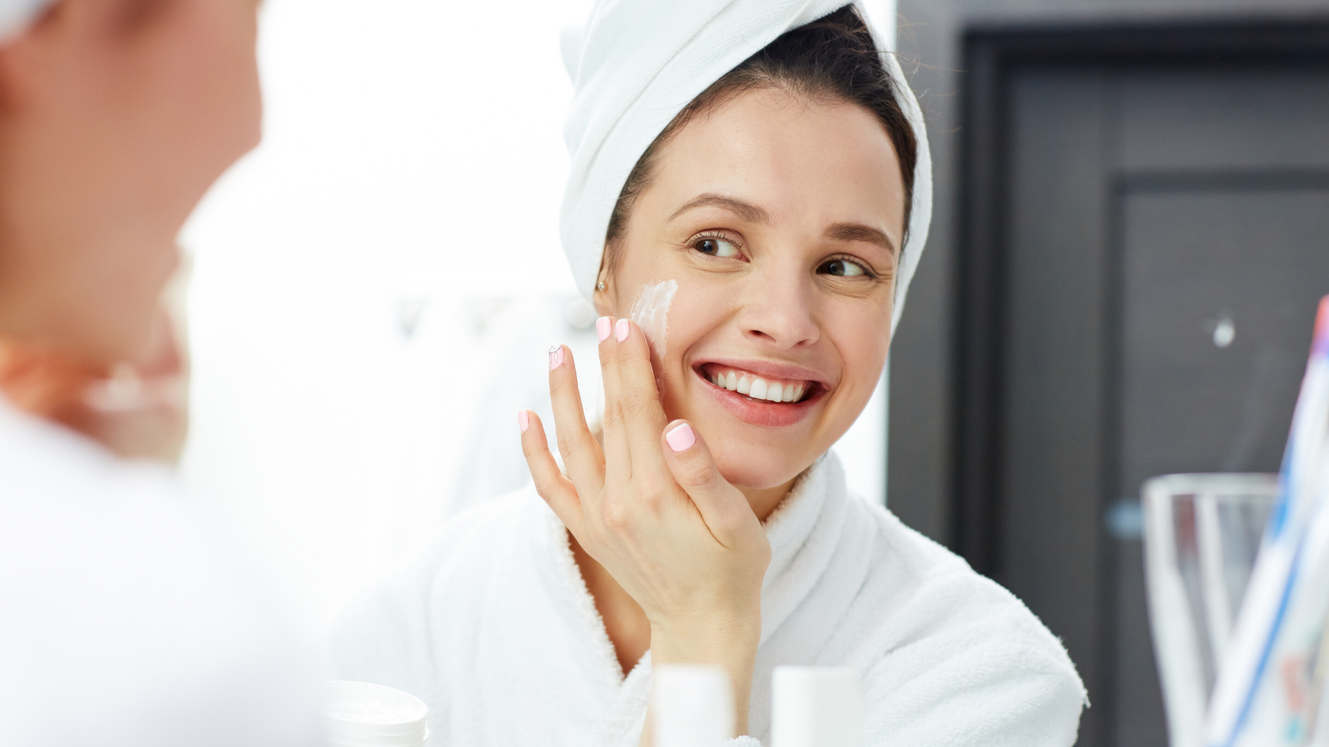 Cuidados com a pele: Aprenda o modo certo de fazer skincare e manter a pele saudável