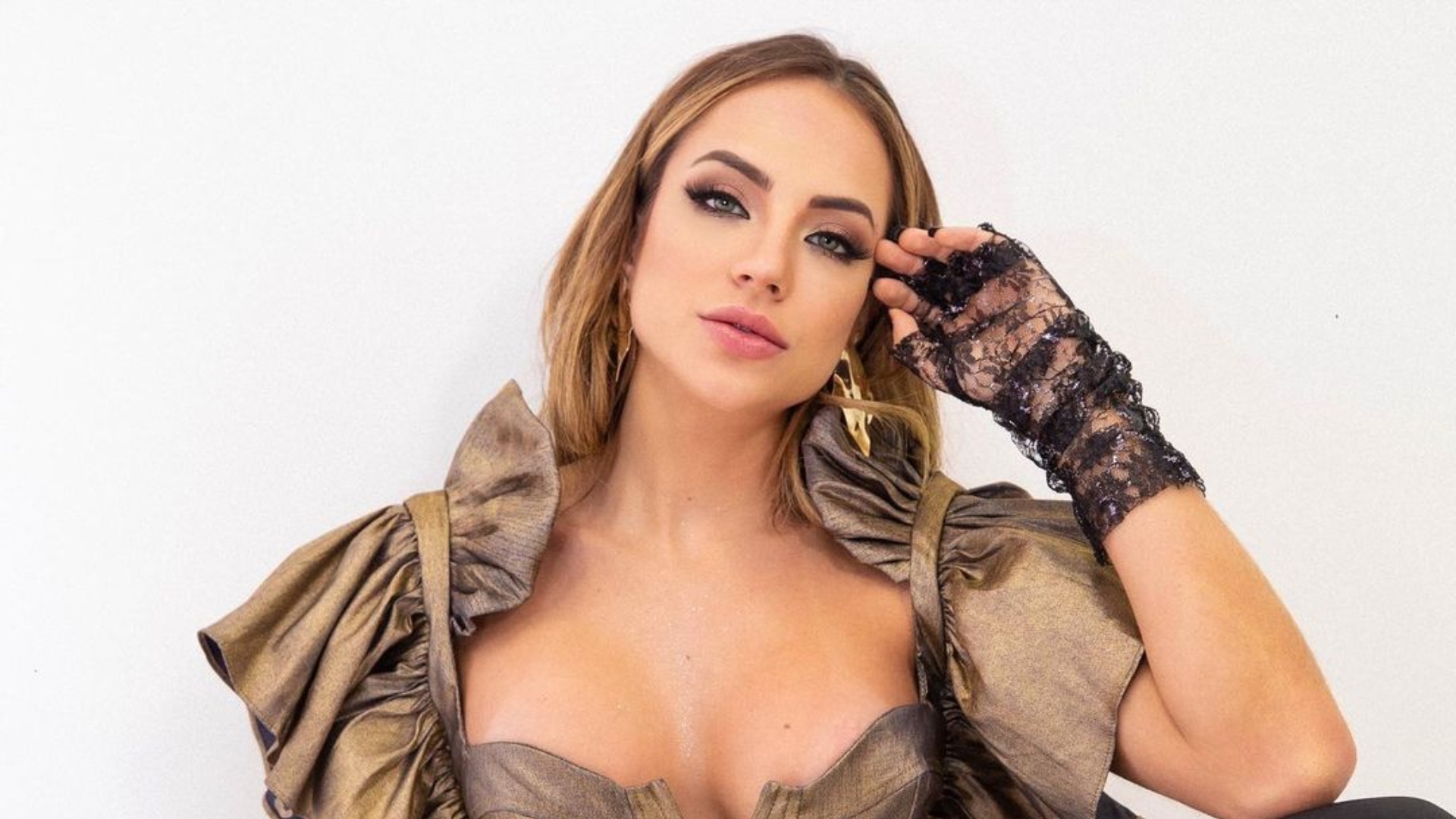 De biquíni, Gabi Martins dá ‘close’ no corpo e exibe tatuagem íntima