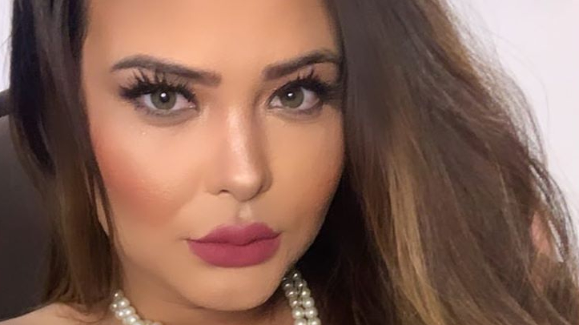 Com vestido decotado, Geisy Arruda dá show de empoderamento e provoca: “Minha raba só dá spoiler da gostosura”
