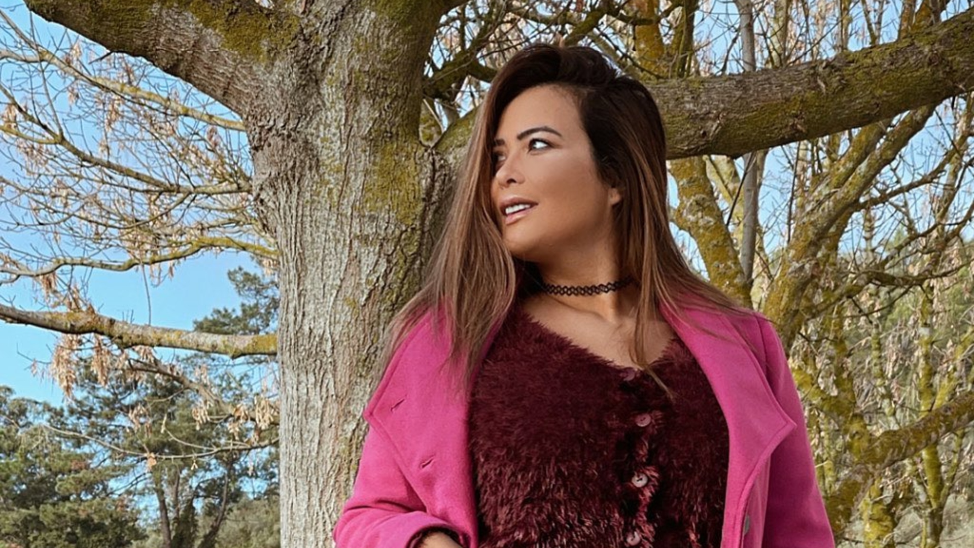 Geisy Arruda sensualiza com lingerie de renda e ousada