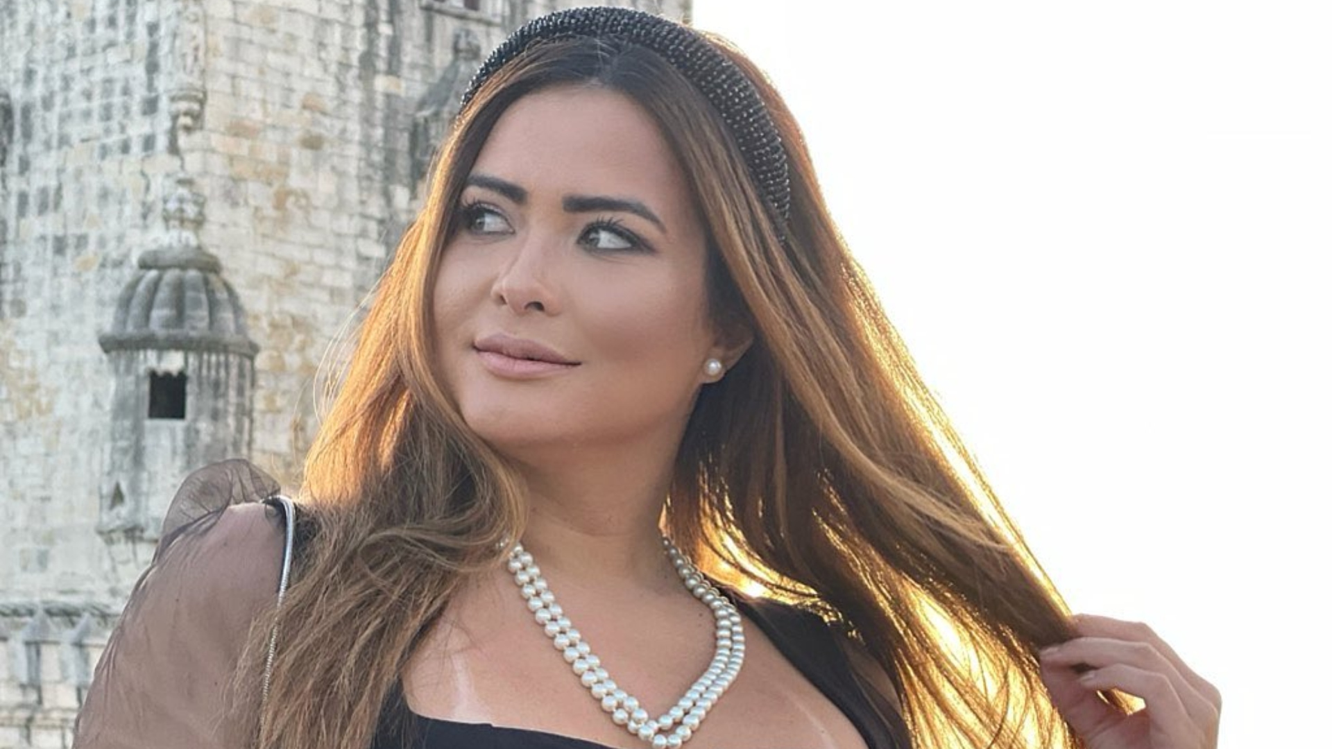 Geisy Arruda provoca com pijama ousado e bumbum de fora