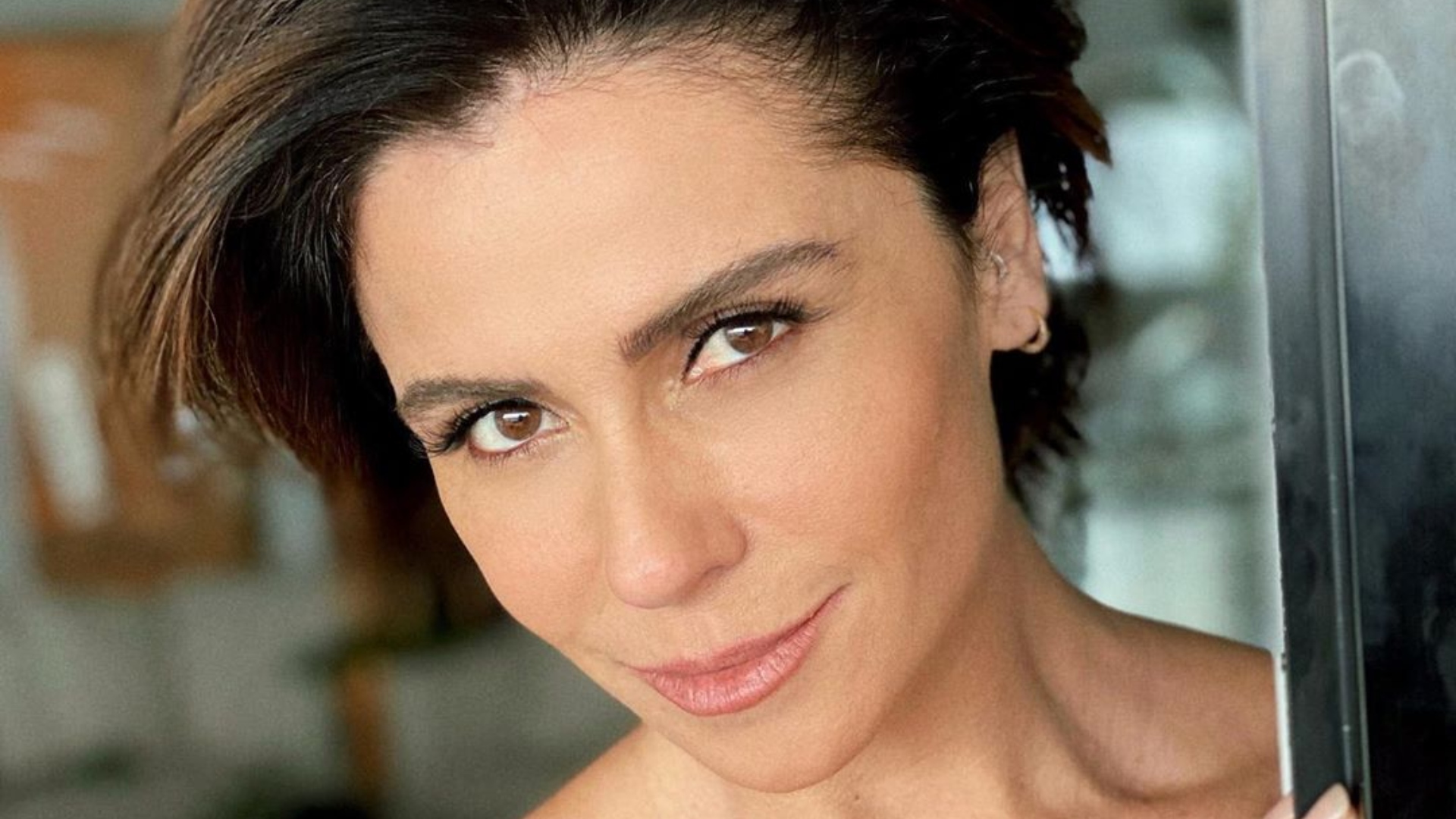 Giovanna Antonelli posa ao lado do elenco de nova série da TV Globo, ‘Filhas de Eva’