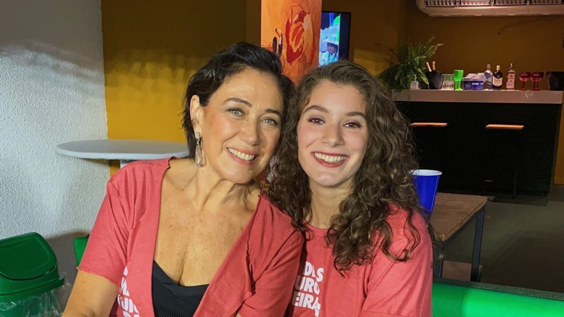 Ótima ação! Filha de Lilia Cabral oferece aulas gratuitas de literatura para alunos da rede pública