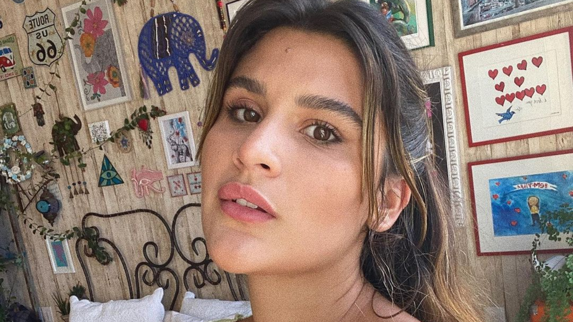 Com maiô cavado, filha de Flávia Alessandra relembra viagem