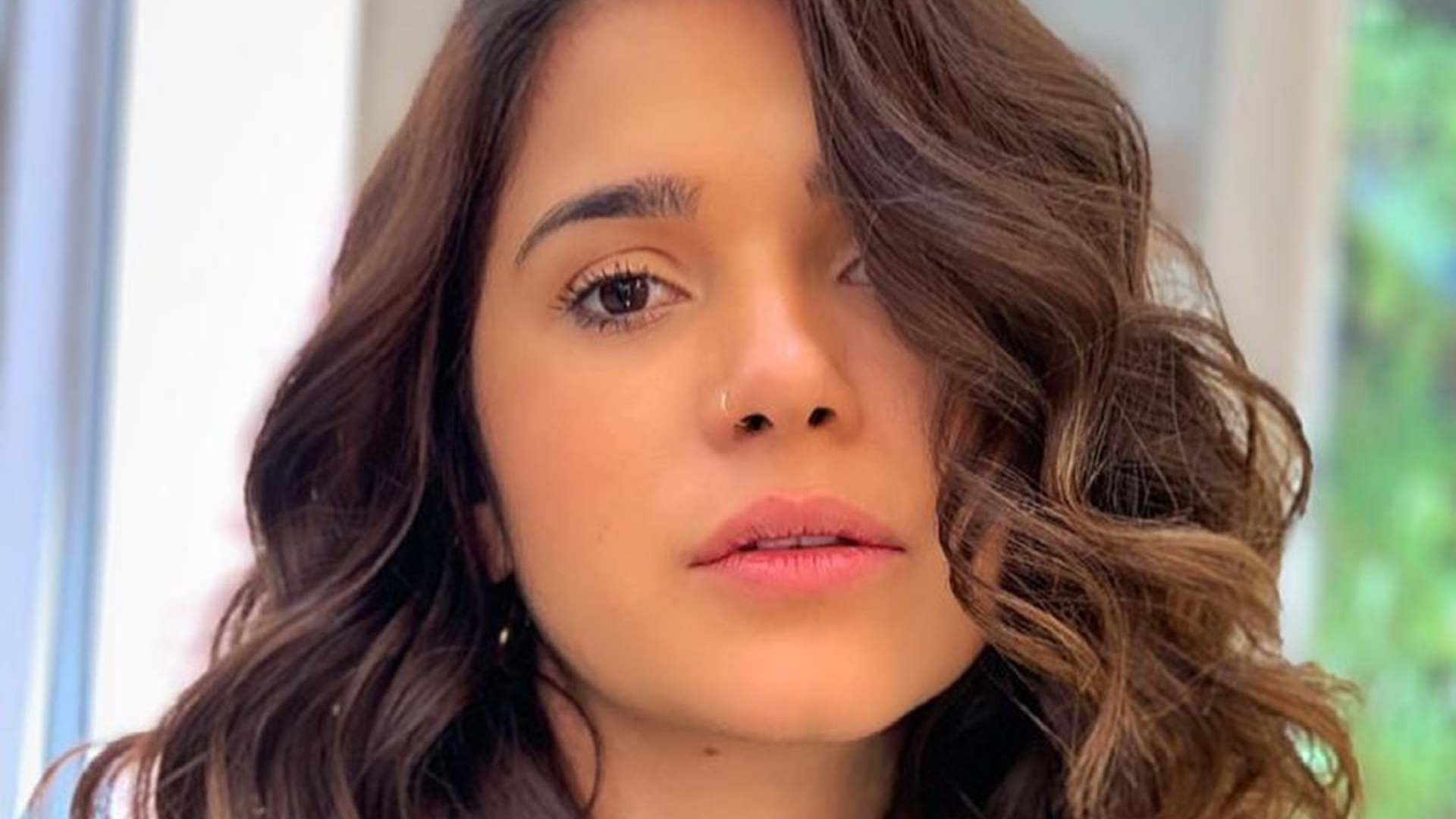 Morena, sim! Inspire-se nas madeixas castanhas de Gizelly Bicalho com as dicas de Rodrigo Cintra