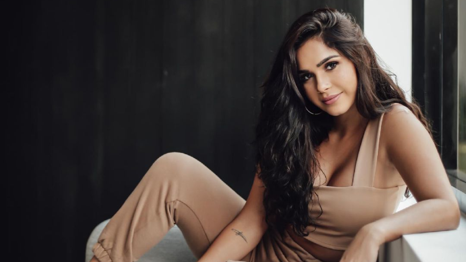 Inspire-se: 5 looks monocromáticos de Gizelly Bicalho