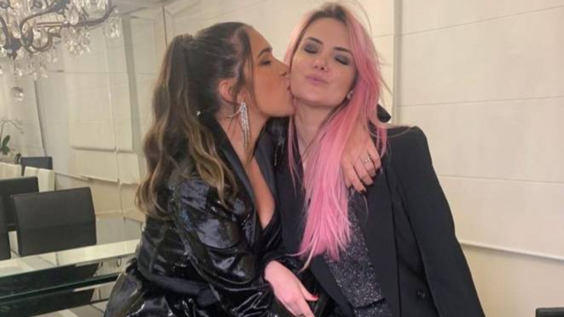 Força, furacão! Gizelly Bicalho revela que está com depressão e agradece apoio de Marcela: Não soltou minha mão”