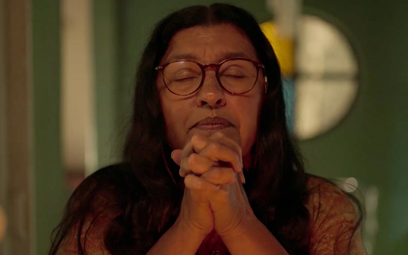 Amor de Mãe: Cadê Dona Lurdes? Após ser dada como morta, Lurdes surpreende Thelma