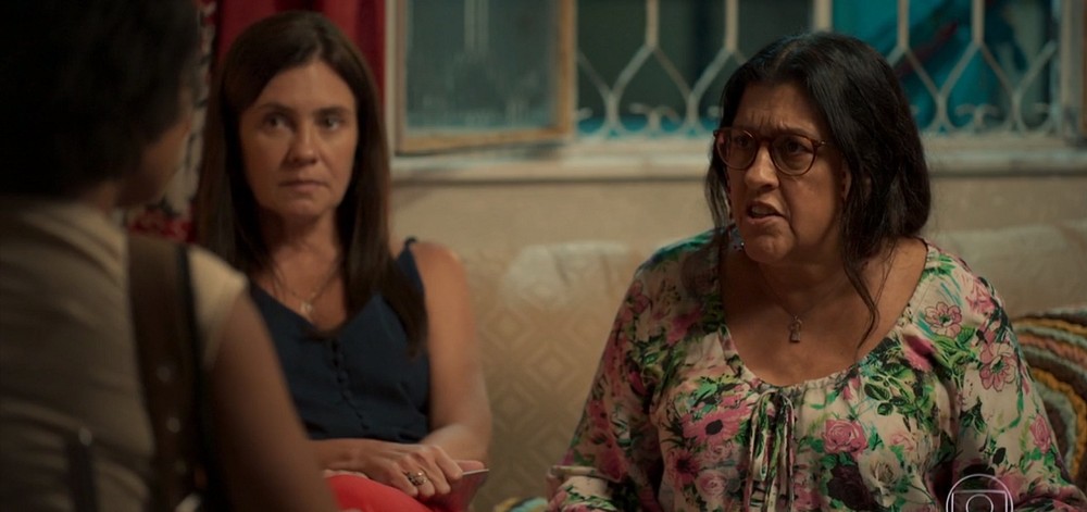 Amor de Mãe: Thelma faz Lurdes virar marionete e esculachar mãe de Camila