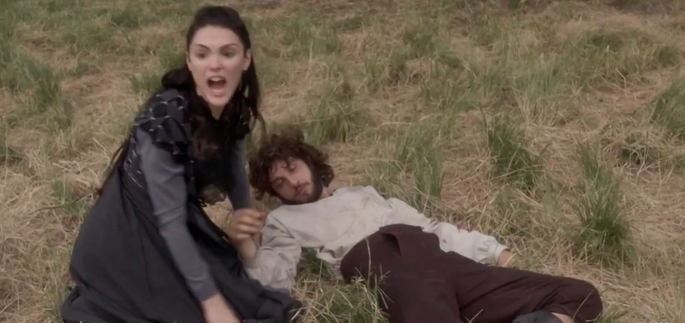 Novo Mundo: Thomas flagra Anna e Joaquim em momento íntimo e atira no amante