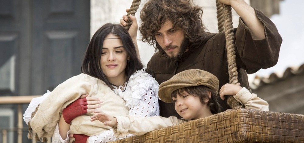 Novo Mundo: Joaquim resgata Anna de balão e os dois zombam de Thomas