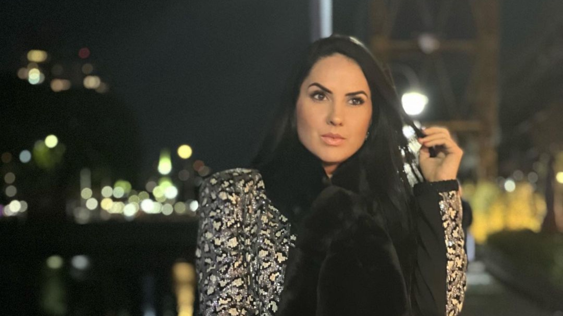 Garciele Lacerda dispensa sutiã e deixa mamilos à mostra com modelito caprichado