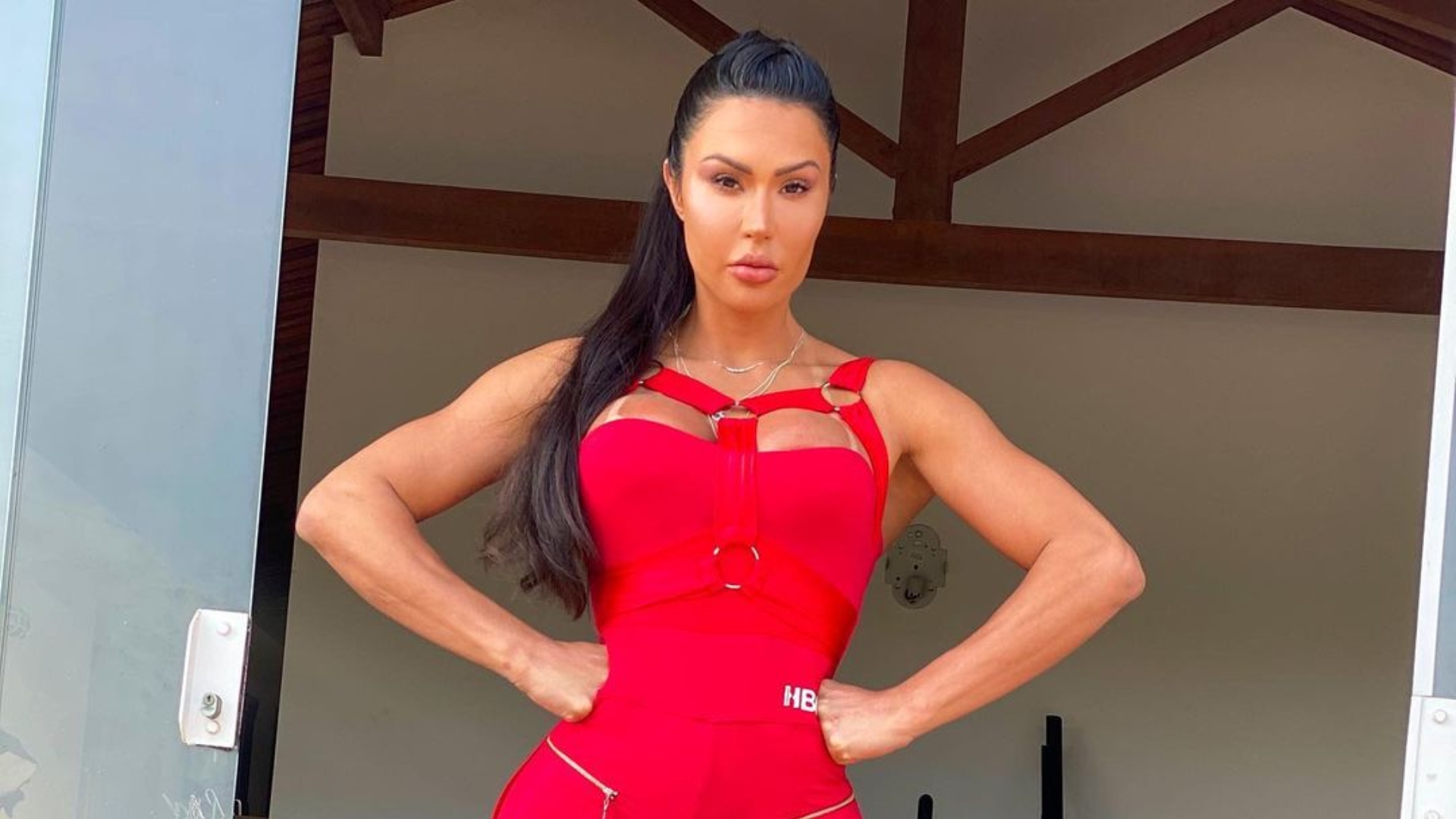 Gracyanne Barbosa se descuida em vídeo e mostra parte íntima