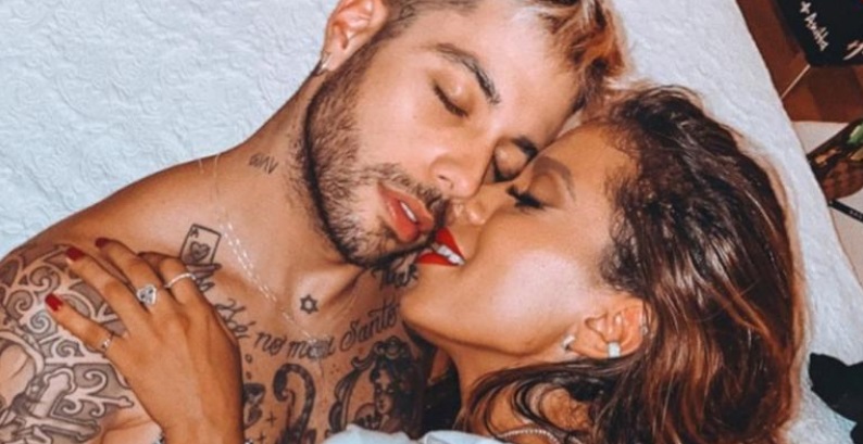 Apaixonadíssima! Anitta surge com colar escrito ‘Gui’ e brinca: “Sou trouxa”