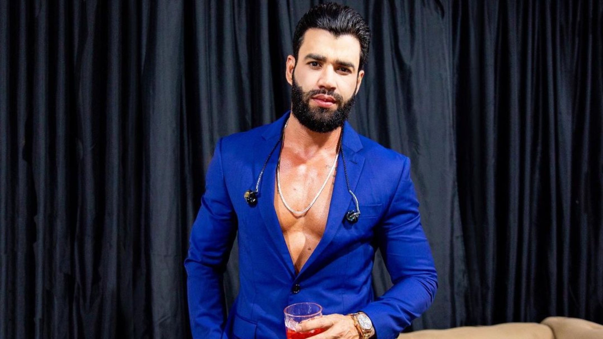Gusttavo Lima tem colar roubado durante show em São Luís