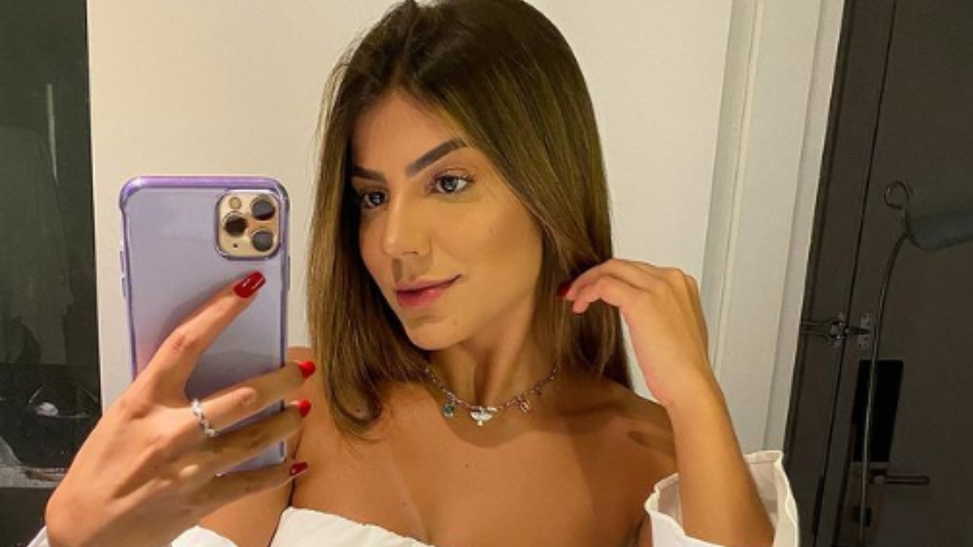 Linda qualquer jeito! Hariany Almeida alonga as madeixas e surge ainda mais iluminada: “Cabelão de sereia”