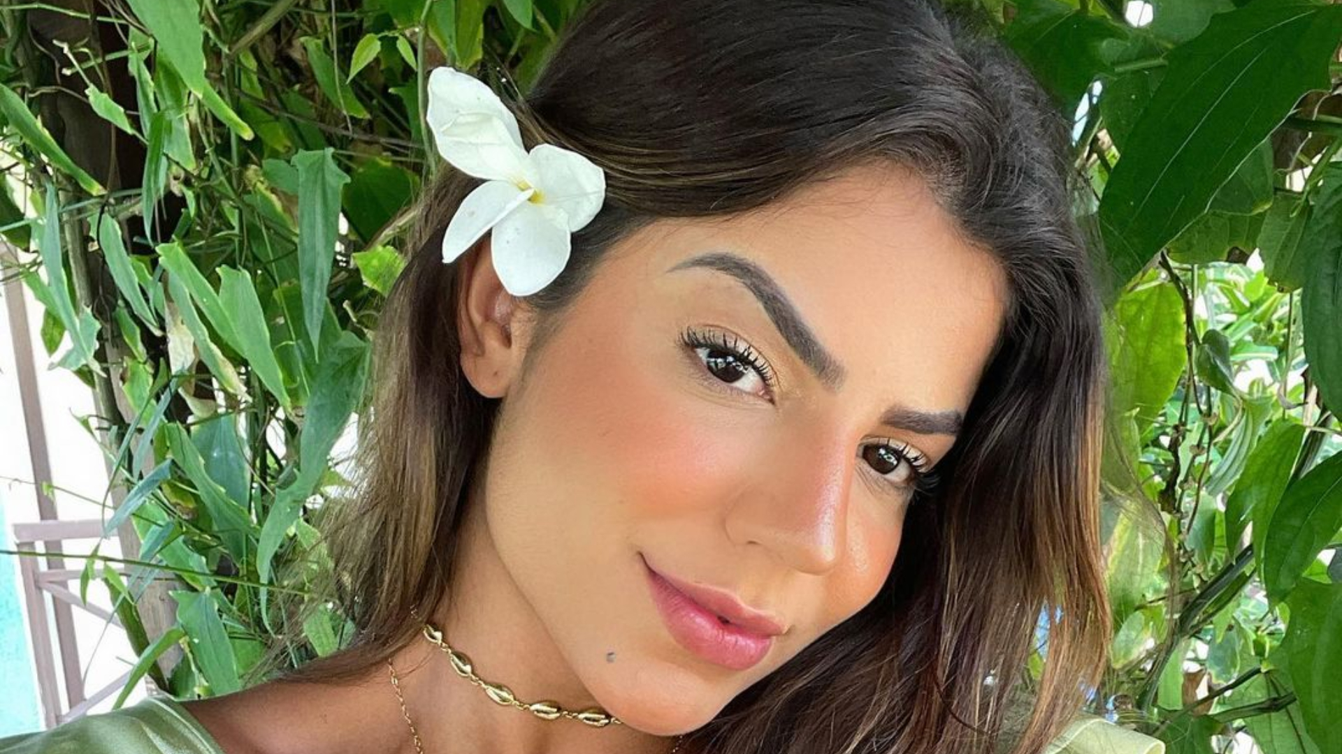 SEREIA! Hariany Almeida abre álbum de fotos de viagem e exibe clique de biquíni