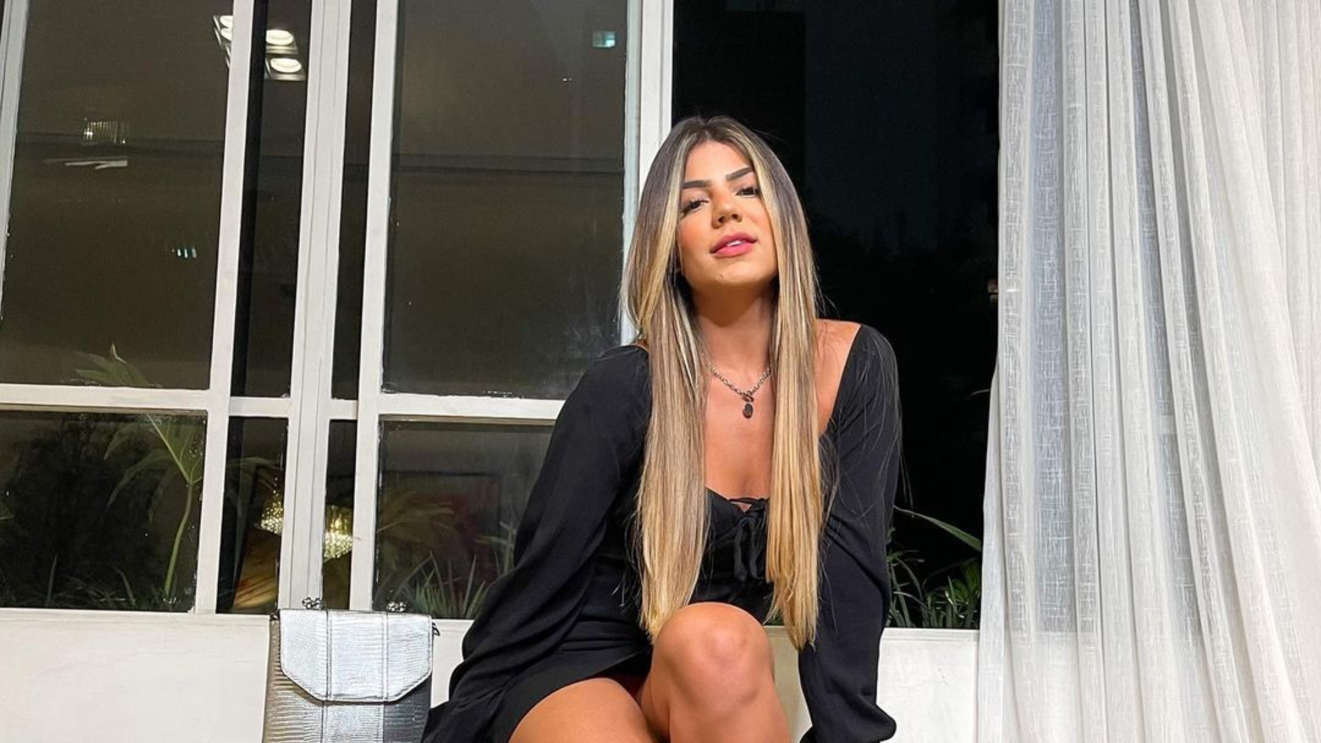 Com a barriga de fora, Hariany Almeida dá show de rebolado e capricha em coreografia