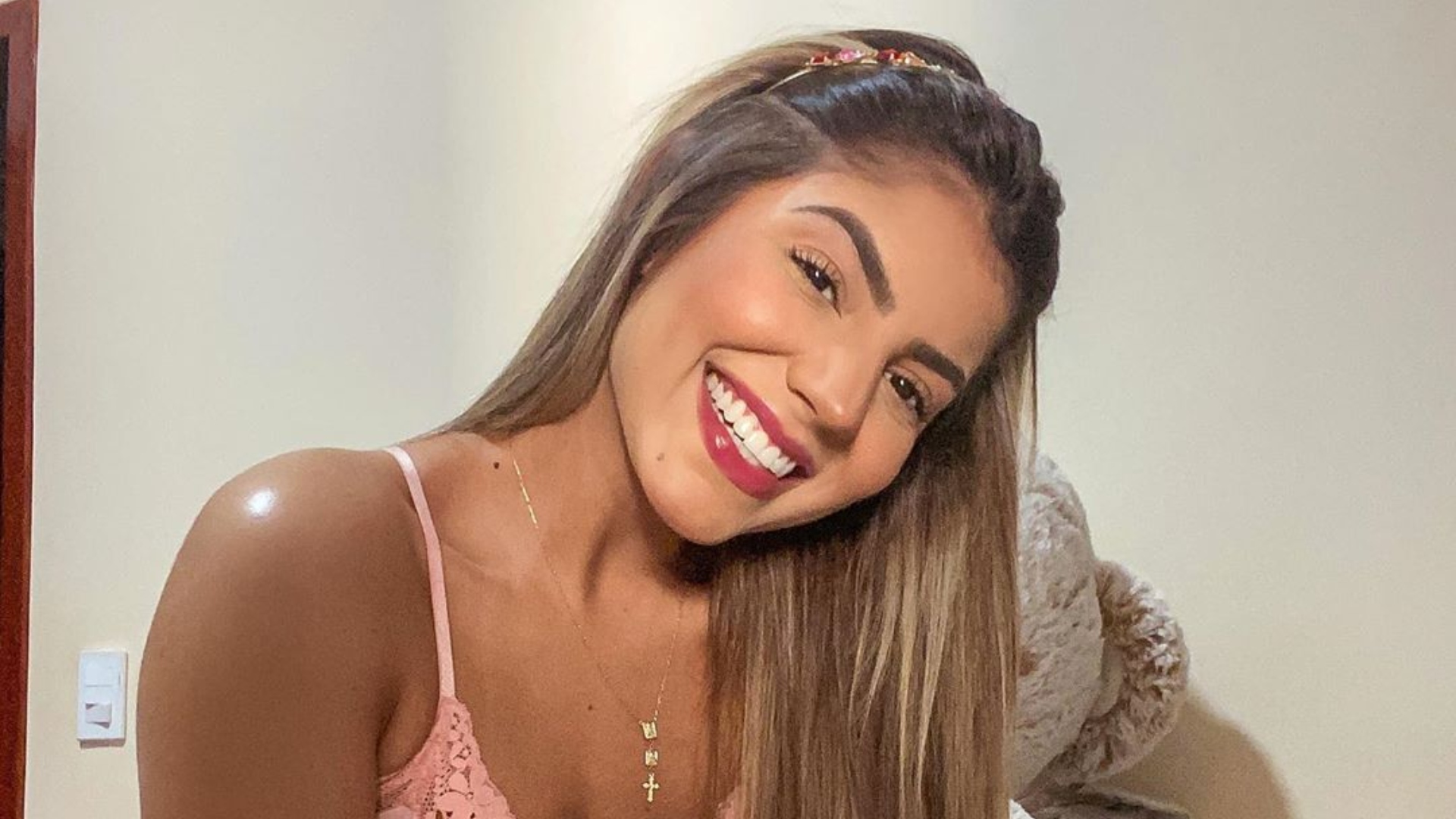 Hariany Almeida realiza ensaio de lingerie e comemora resultado dos cliques: “Elevou muito a minha autoestima”