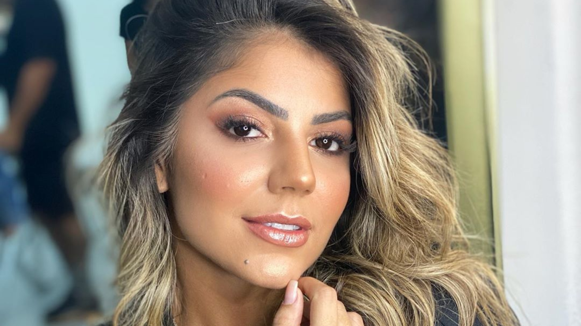 Após colocar prótese de silicone, Hariany Almeida revela mais um procedimento cirúrgico