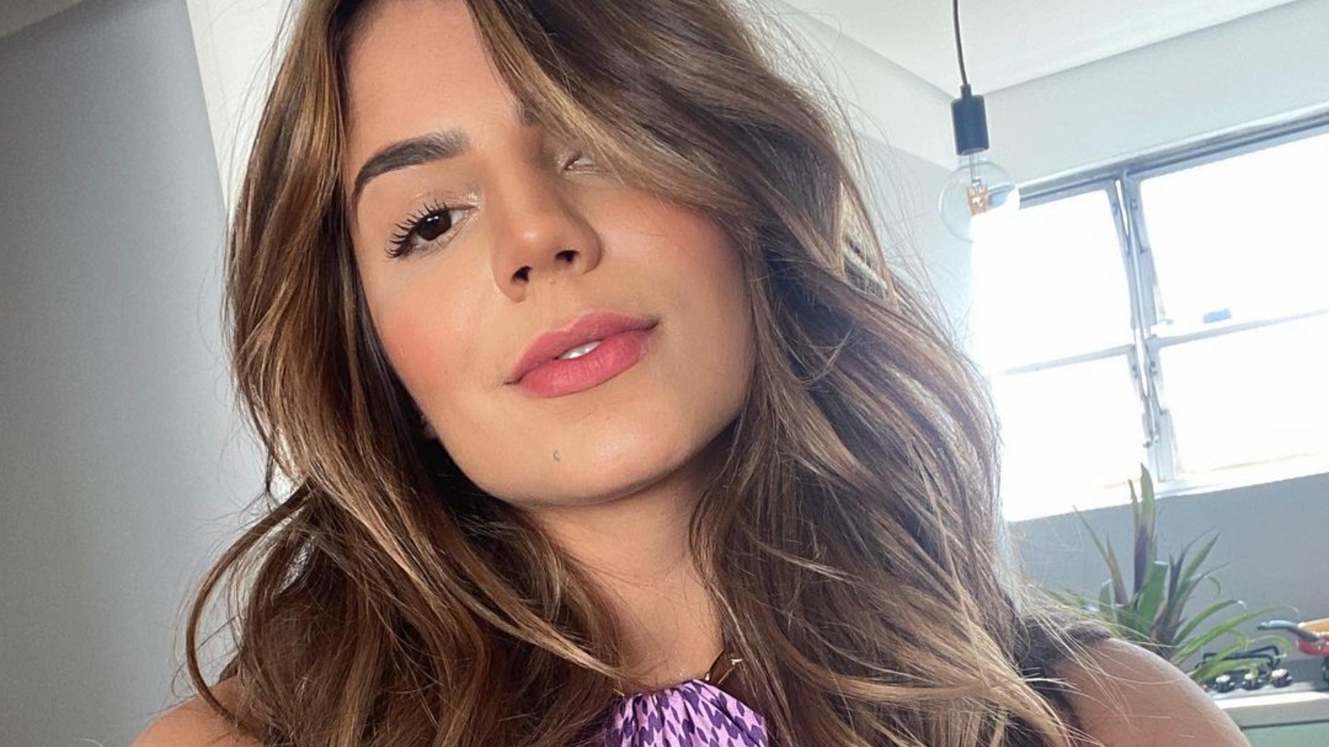 TODA NATURAL! Hariany Almeida dispensa edições e filtros para clique de biquíni