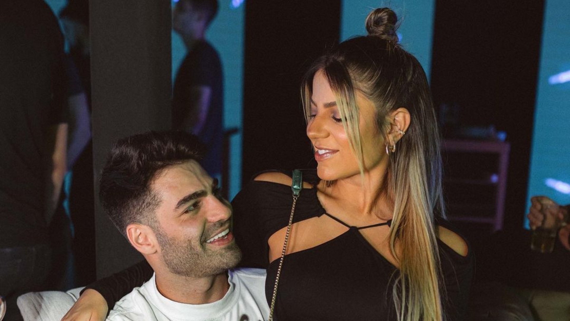 Hariany Almeida dá show de rebolado e deixa DJ Netto boquiaberto