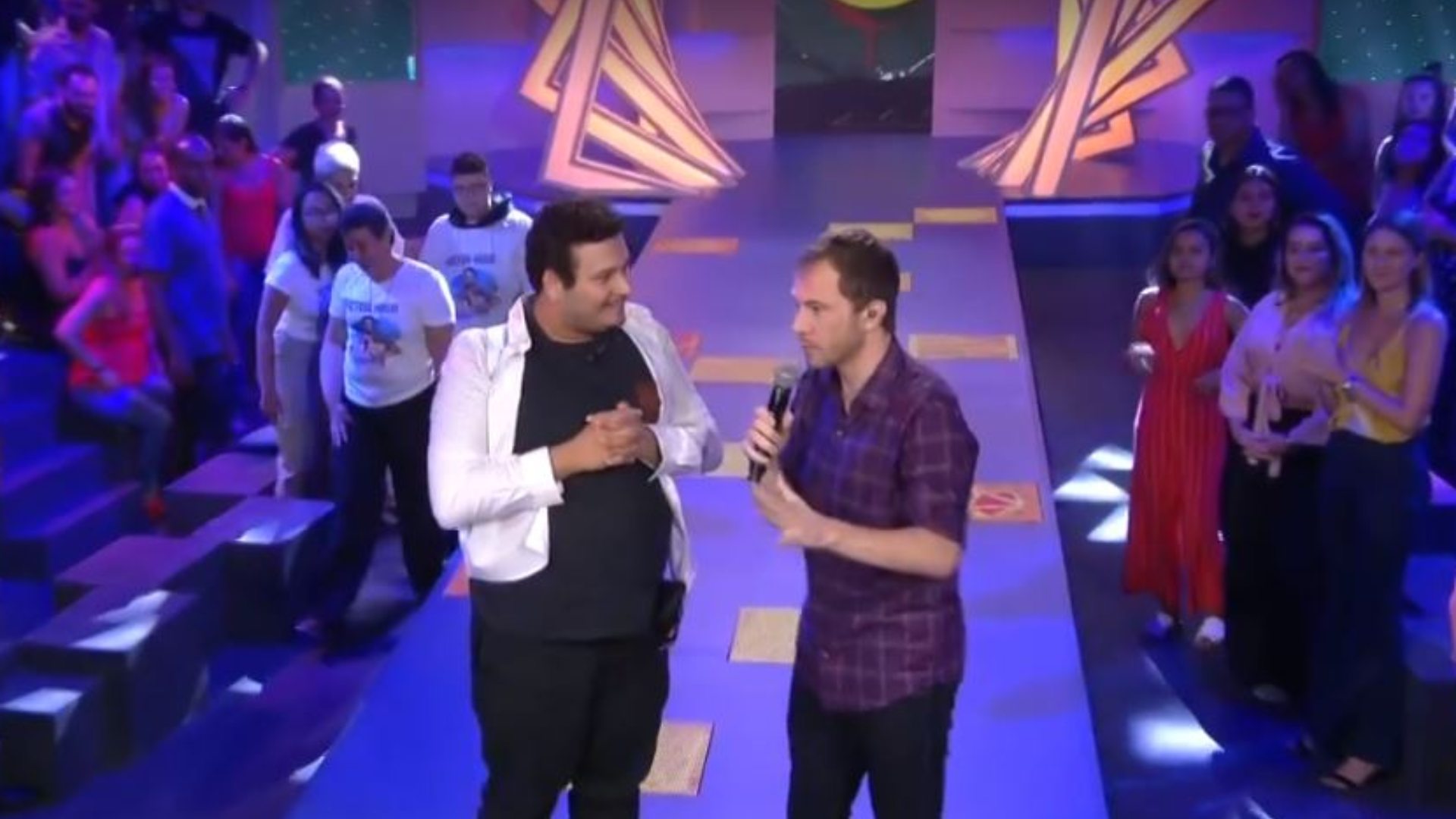 BBB20: Climão! Eliminado, Victor Hugo tira satisfação com Tiago Leifert após texto controverso