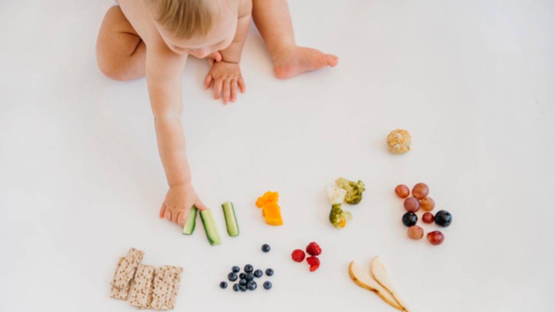 Existe momento certo para começar a introdução alimentar com as crianças? Nutricionista infantil explica a questão