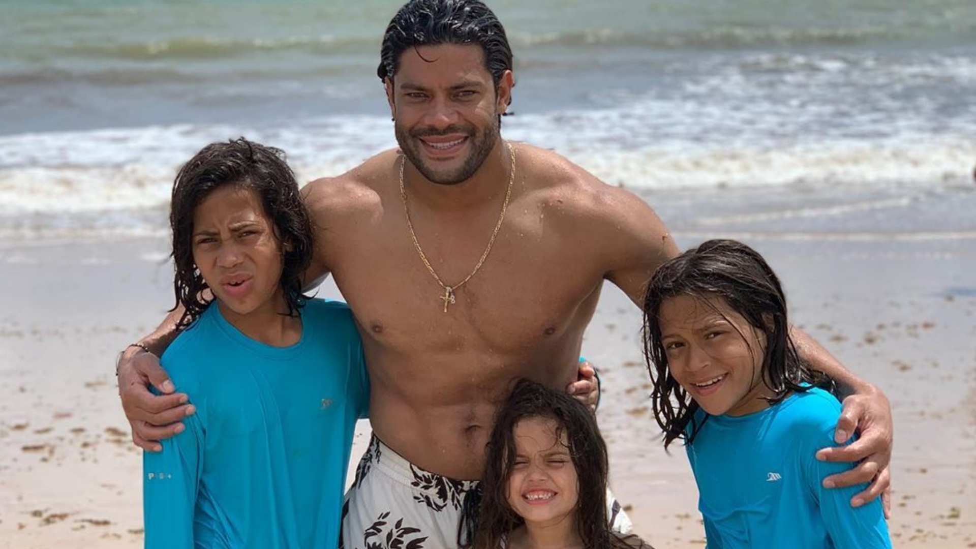 Após assumir namoro com sobrinha da ex-mulher, Hulk se declara para filhos: ‘Opiniões públicas? Não me conhecem”